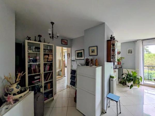 Vente                                                      Appartement
                        
                     3 pièces                      65 m2                     à Gournay-sur-Marne