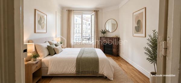 Situé en plein cœur de Choisy-le-Roi, au 2ᵉ étage d’un immeuble avec ascenseur, découvrez cet appartement 3 pièces de 72 m² offrant de beaux volumes et un agencement fonctionnel.

Il se compose d’un **séjour spacieux de 23 m² exposé plein sud**, d’une cuisine indépendante aménagée, de deux chambres, d’une salle de bain ainsi que de **trois grands espaces de rangement**.

L’appartement bénéficie d’une **exposition plein sud sur cour**, offrant un environnement calme tout en profitant d’un emplacement central, à proximité des commerces, des transports et des commodités.

Une **cave** complète ce bien.

**Les atouts :**

* 72 m²
* Séjour de 23 m²
* 2 chambres
* Exposition plein sud
* Calme sur cour
* 3 grands rangements
* Ascenseur
* Cave
* Centre-ville et transports à proximité

*Certaines photographies présentent une proposition d’aménagement virtuel non contractuelle.*