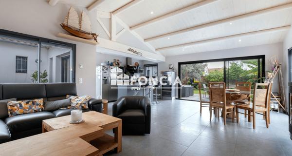 À vendre Maison 7 pièces 187 m² - Loix 17111