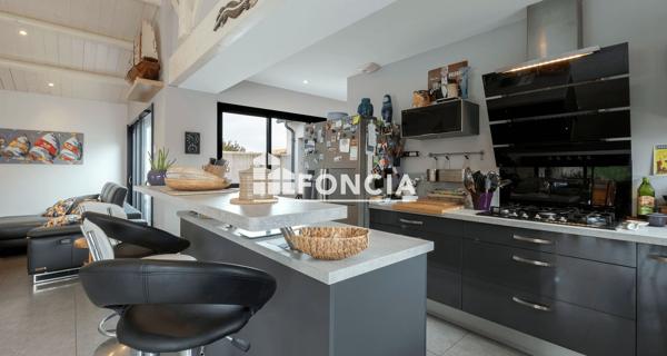 À vendre Maison 7 pièces 187 m² - Loix 17111