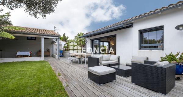 À vendre Maison 7 pièces 187 m² - Loix 17111