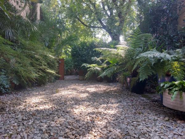 QUARTIER SAINT MICHEL. Appartement à vendre 4 pièces MONTAUBAN (82) avec dépendance aménageable et jardin cloturé.