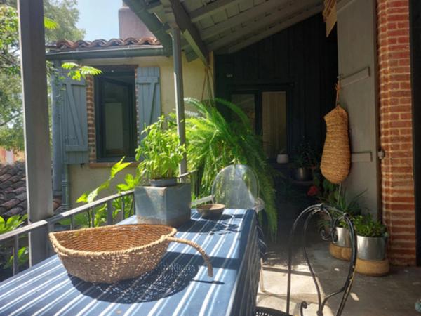 QUARTIER SAINT MICHEL. Appartement à vendre 4 pièces MONTAUBAN (82) avec dépendance aménageable et jardin cloturé.