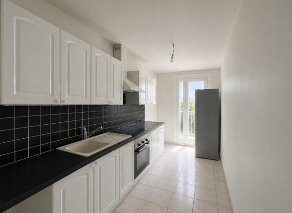APPARTEMENT T3 ENTIÈREMENT RÉNOVÉ AVEC ASCENSEUR ET CAVE Laval APPARTEMENT T3 ENTIÈREMENT RÉNOVÉ AVEC ASCENSEUR ET CAVE Laval