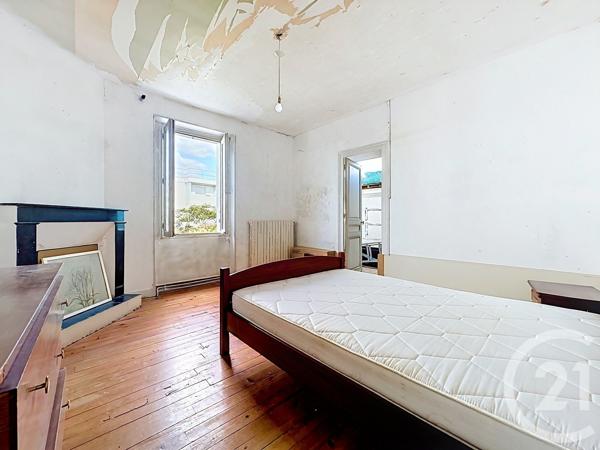 Maison à vendre  4 pièces - 97,52 m 2   PERIGUEUX  - 24