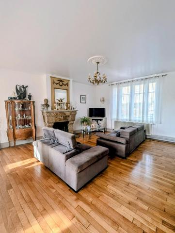 "LA MAISON BELLEVUE" :   volumes, confort et dépendances pour un équilibre parfait.