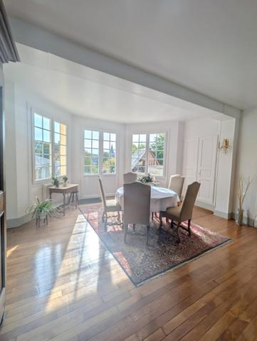 "LA MAISON BELLEVUE" :   volumes, confort et dépendances pour un équilibre parfait.