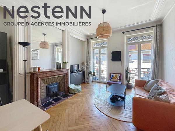 Triangle d'Or - T2 Haussmannien - Traversant - Ascenseur -