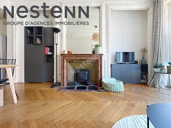 Triangle d'Or - T2 Haussmannien - Traversant - Ascenseur -