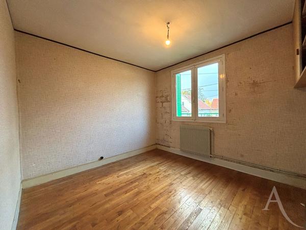 Maison 3 chambres avec garage avec travaux - Bourges