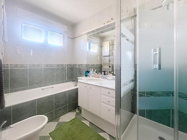 Maison familiale parfaitement entretenue à vendre au coeur des Ponts de Cé  - 3 chambres - Garage - Proche des commodités à pieds