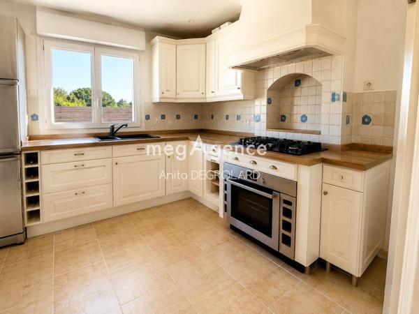 Maison à LA ROCHE-SUR-YON, 85000 - 6 pièces 162m²