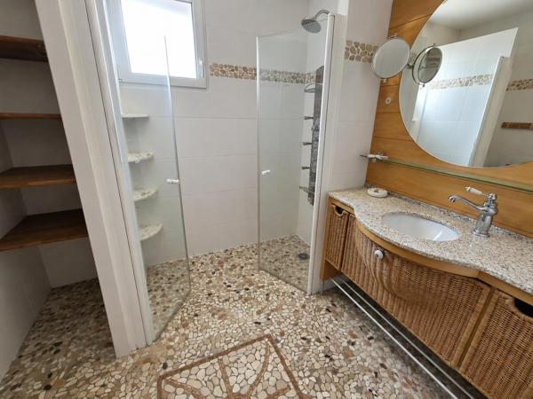 Maison à LA ROCHE-SUR-YON, 85000 - 6 pièces 162m²