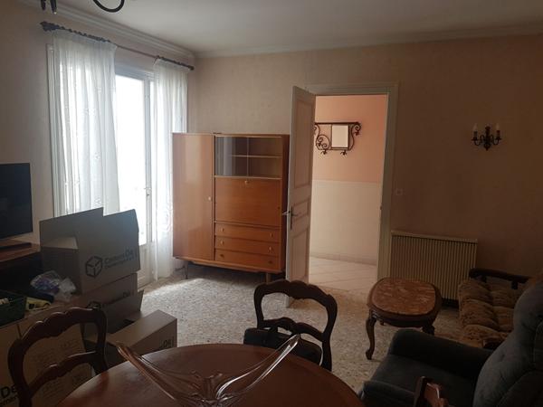 Maison de plain-pied avec jardin , faubourg proche centre-ville