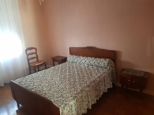 Maison de plain-pied avec jardin , faubourg proche centre-ville