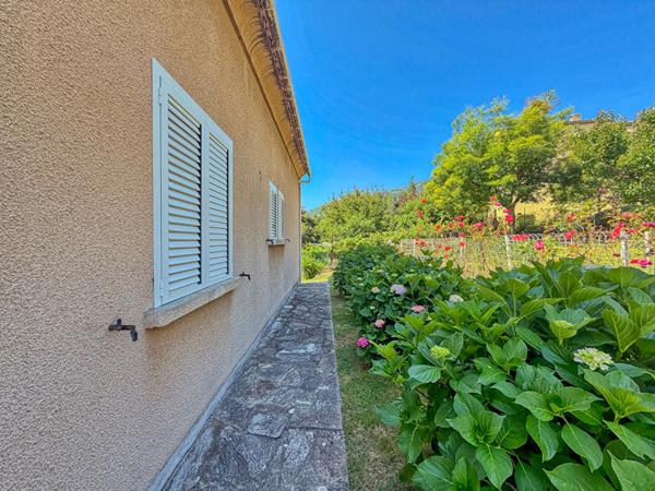 Maison mitoyenne Furiani 4 pièces 94 m2 - terrain 729 m2 - garage 130 m2