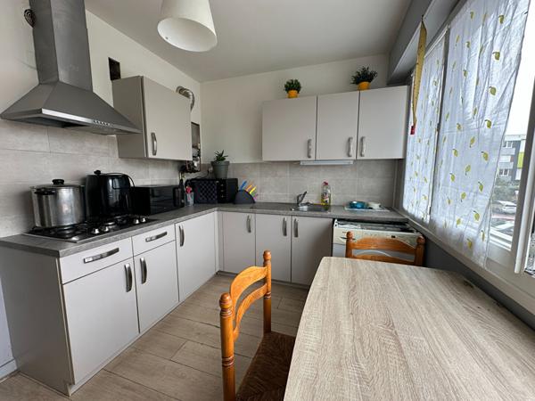 Appartement 4 pièces 3 chambres à Nantes, Bellevue. Cave et place de parking.