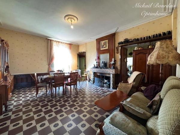 Maison en pierre de 196 m² avec dépendances et fort potentiel au Lude