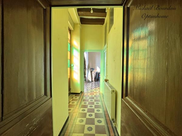 Maison en pierre de 196 m² avec dépendances et fort potentiel au Lude