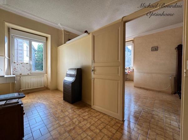 Maison en pierre de 196 m² avec dépendances et fort potentiel au Lude
