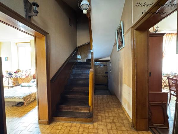 Maison en pierre de 196 m² avec dépendances et fort potentiel au Lude