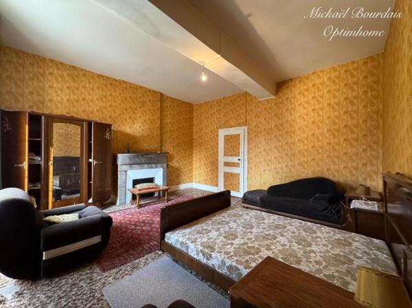 Maison en pierre de 196 m² avec dépendances et fort potentiel au Lude