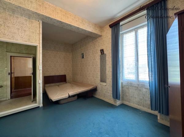 Maison en pierre de 196 m² avec dépendances et fort potentiel au Lude