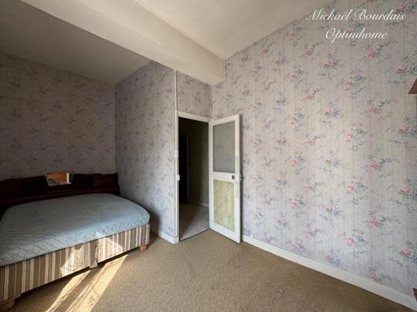 Maison en pierre de 196 m² avec dépendances et fort potentiel au Lude