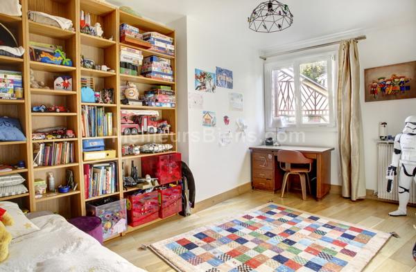 Appartement 5 pièces refait à neuf au calme avec balcon et vue