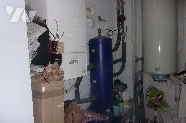 A10km de Niort ,maison en pierre salon,cuisine équipée,4 chambres ,2 salle de bains,2 Wc
terrasse.