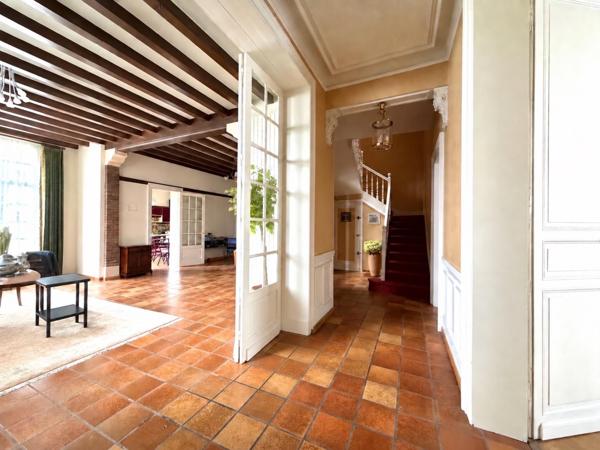 Maison familiale de 300m², 5 ch, jardin et garage