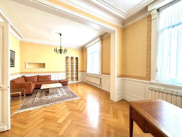 Maison familiale de 300m², 5 ch, jardin et garage