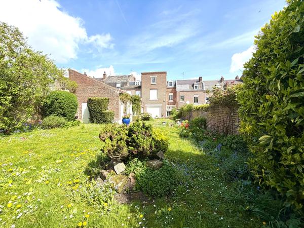 Maison familiale de 300m², 5 ch, jardin et garage
