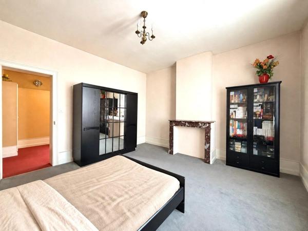 Maison familiale de 300m², 5 ch, jardin et garage