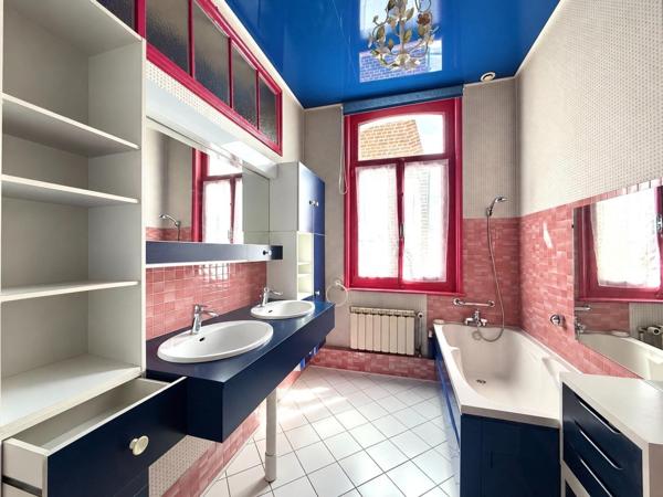 Maison familiale de 300m², 5 ch, jardin et garage