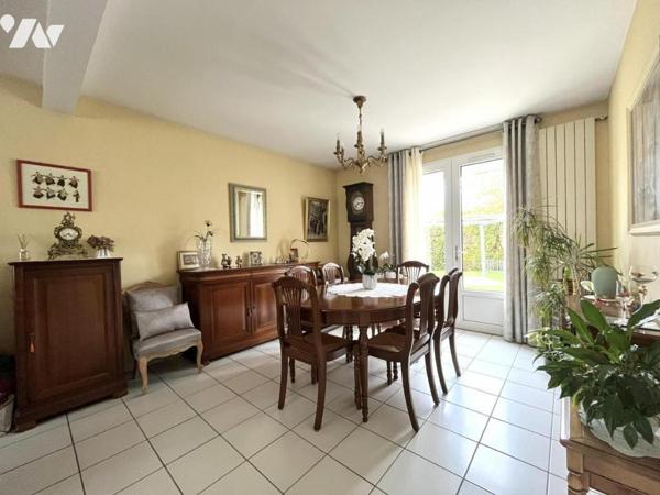 En exclusivité à Tinqueux, dans un environnement calme et résidentiel, découvrez cette maison i...