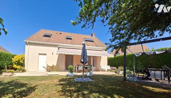 En exclusivité à Tinqueux, dans un environnement calme et résidentiel, découvrez cette maison i...