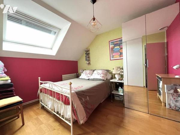 En exclusivité à Tinqueux, dans un environnement calme et résidentiel, découvrez cette maison i...