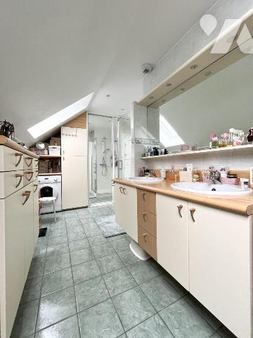 En exclusivité à Tinqueux, dans un environnement calme et résidentiel, découvrez cette maison i...