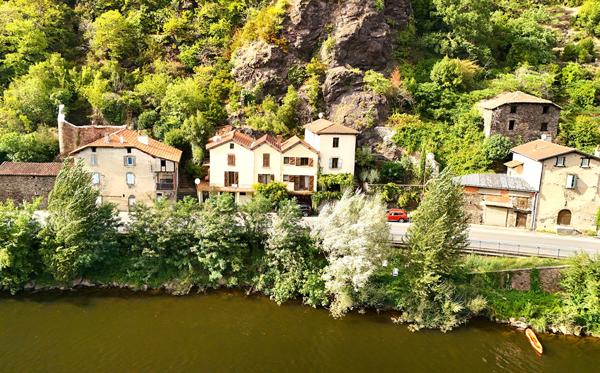 Maison de village sur les berges du Lot Livinhac le haut