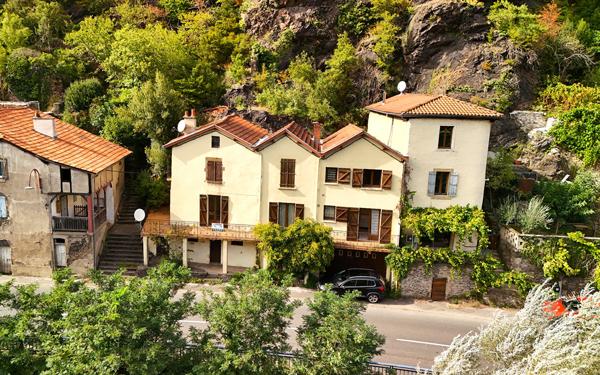 Maison de village sur les berges du Lot Livinhac le haut