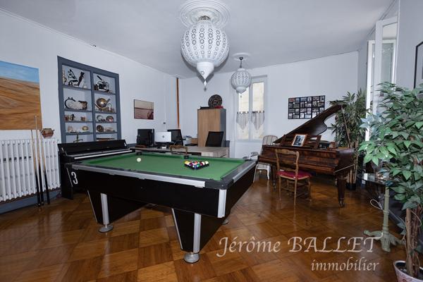 Maison
         10 pièces
        - 241 m² Exclusivité 170 000 € *