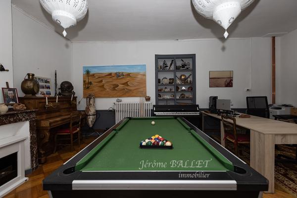 Maison
         10 pièces
        - 241 m² Exclusivité 170 000 € *
