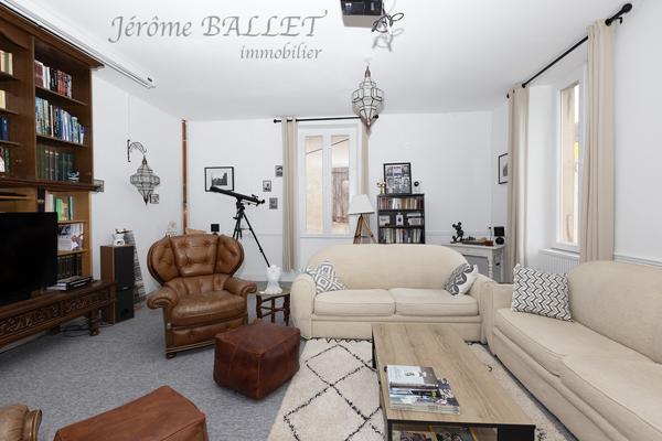Maison
         10 pièces
        - 241 m² Exclusivité 170 000 € *