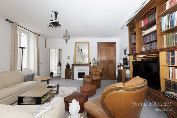 Maison
         10 pièces
        - 241 m² Exclusivité 170 000 € *