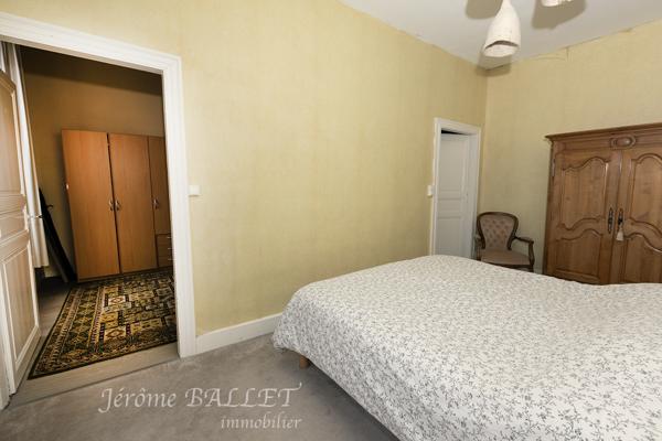 Maison
         10 pièces
        - 241 m² Exclusivité 170 000 € *