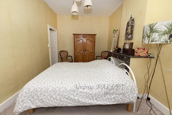 Maison
         10 pièces
        - 241 m² Exclusivité 170 000 € *