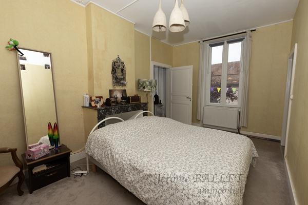 Maison
         10 pièces
        - 241 m² Exclusivité 170 000 € *