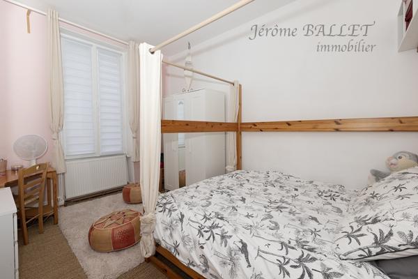 Maison
         10 pièces
        - 241 m² Exclusivité 170 000 € *