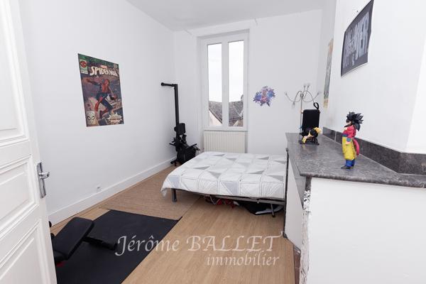Maison
         10 pièces
        - 241 m² Exclusivité 170 000 € *
